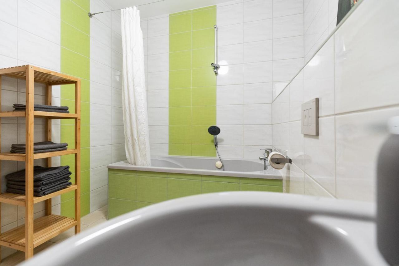 230 M2 Loft Mit Eigenem Wintergarten Mit Tischtennis & Dart, Kostenloser Parkplatz Erfurt Bagian luar foto